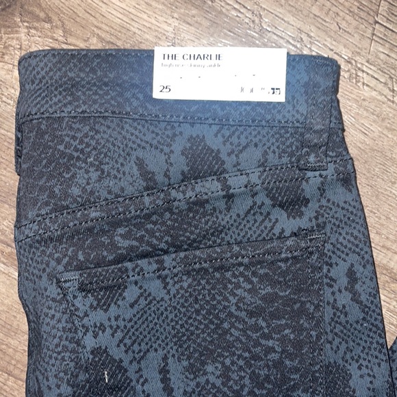 Joe’s high rise skinny jeans - Picture 2 of 4